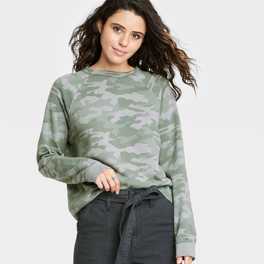 universal threads trendy Muted camo crewneck with sage and olive green
